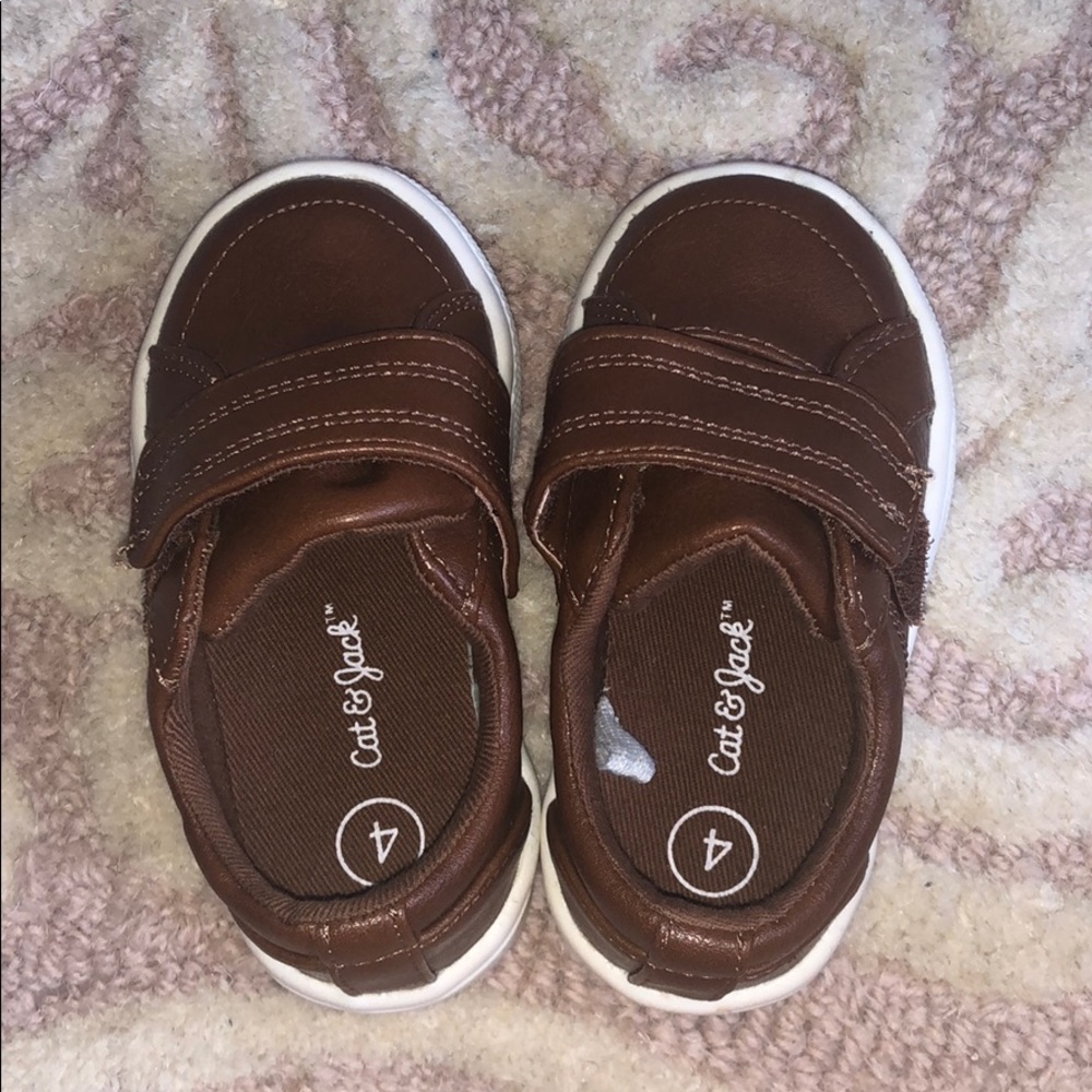 Boys shoes